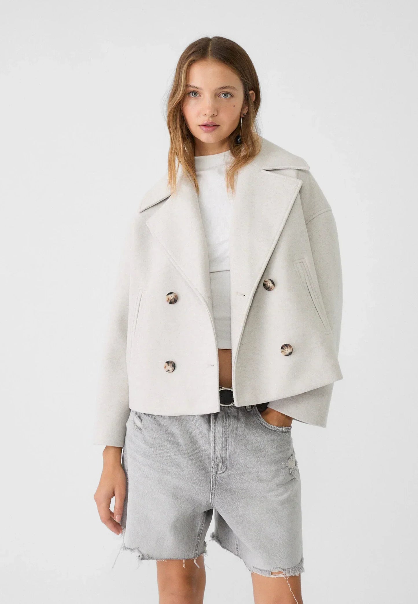 Elegante, warme jas voor dames, perfect voor herfst- en winterdagen, met een tijdloos ontwerp en hoogwaardig materiaal.