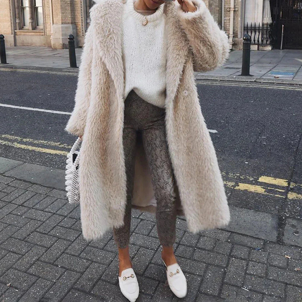 Elegante pluizige winterjas voor vrouwen, warm en stijlvol voor de koude dagen.