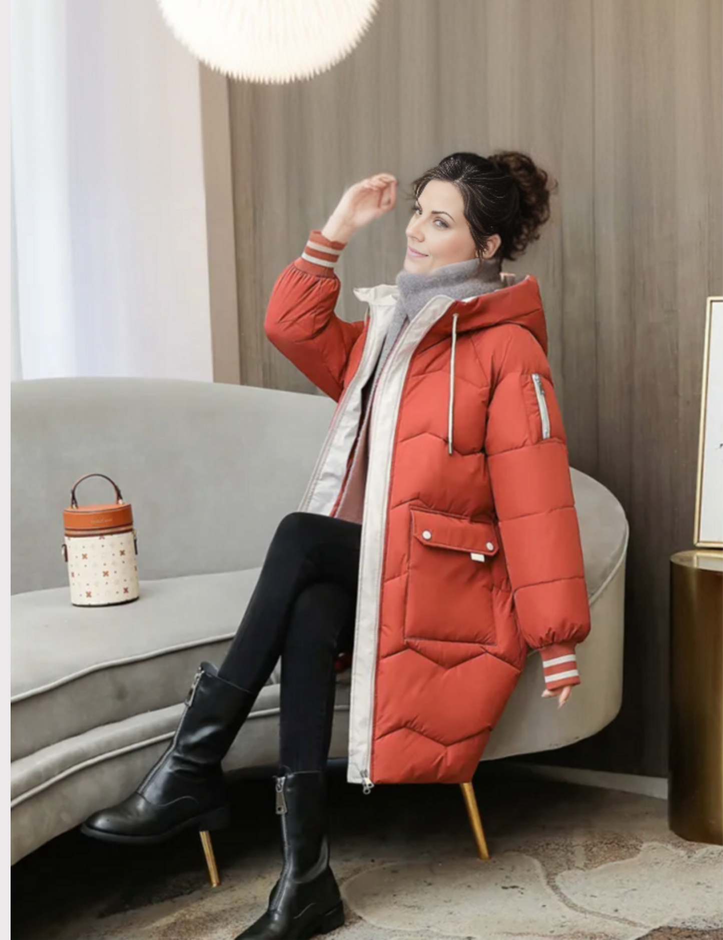 Warme winterjas met een getailleerd model en capuchon voor koude dagen