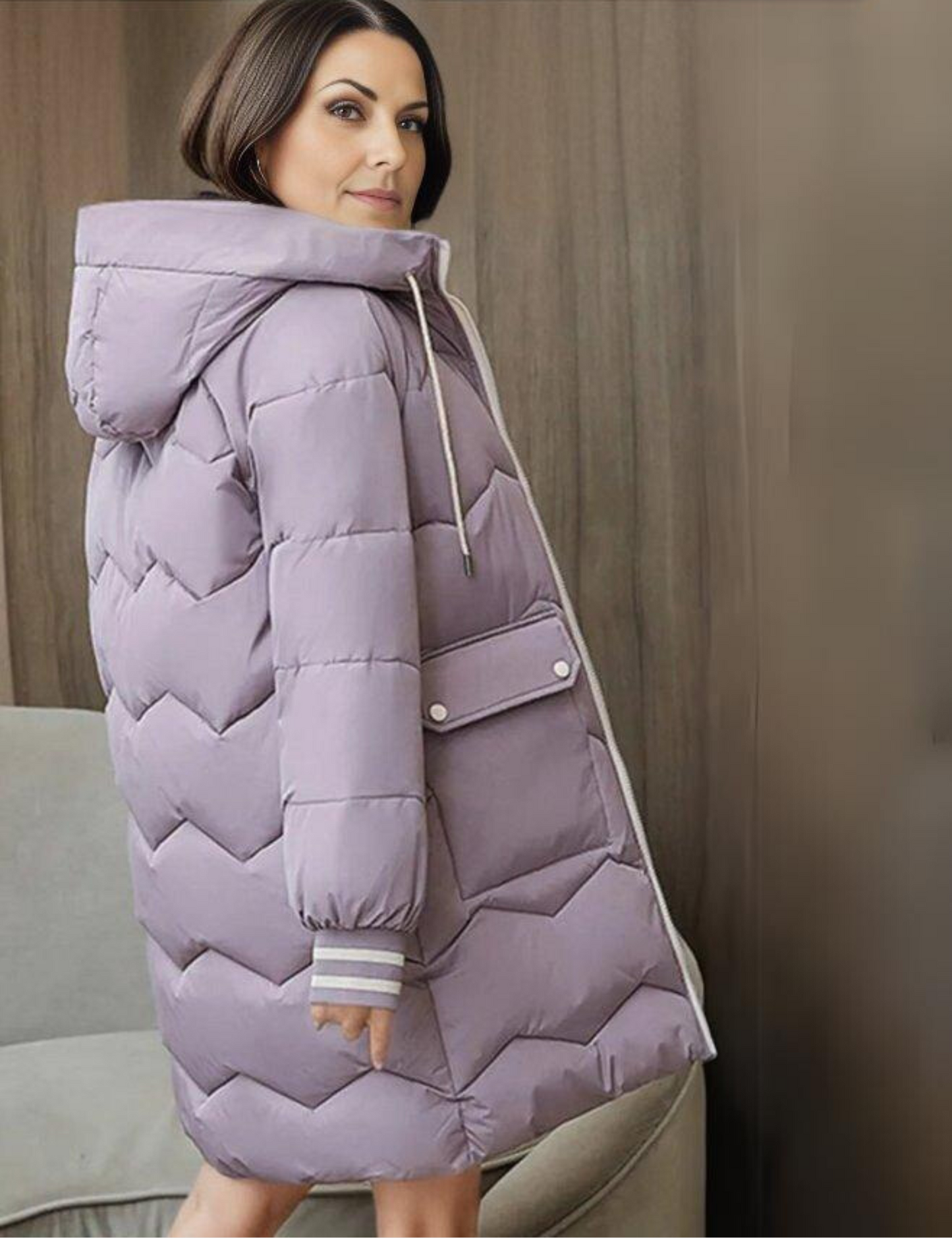 Warme winterjas met een getailleerd model en capuchon voor koude dagen