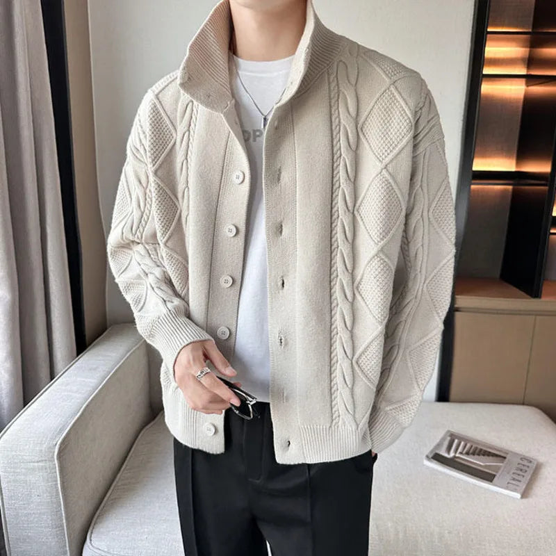 Gezellig vest voor heren, ideaal voor herfst- en winterdagen, met zachte gebreide stof en klassiek kabelpatroon