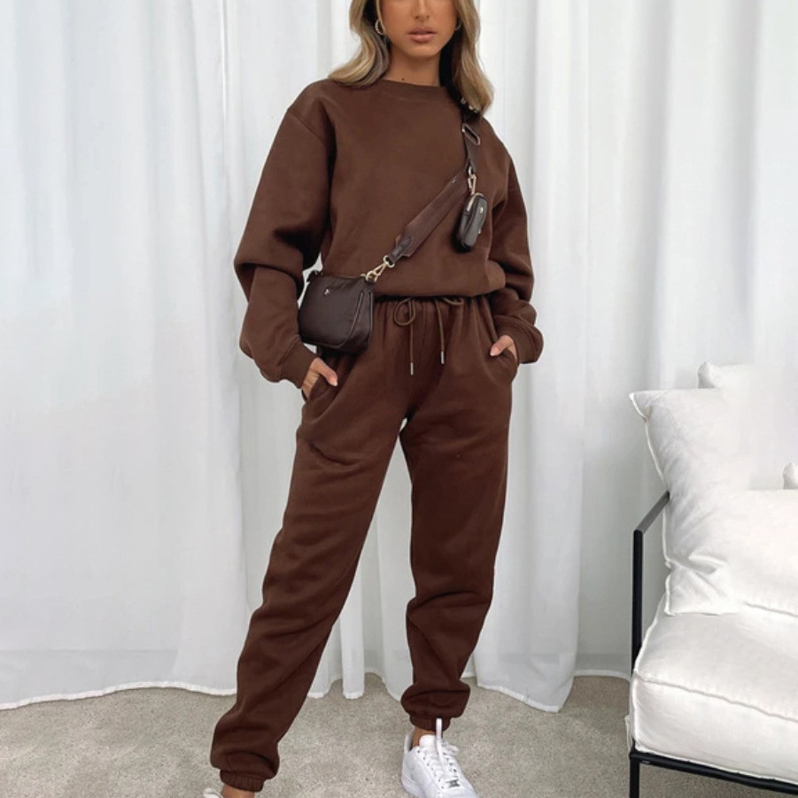 Gezellige trui en broek voor dames, biedt comfort en stijl voor elke dag