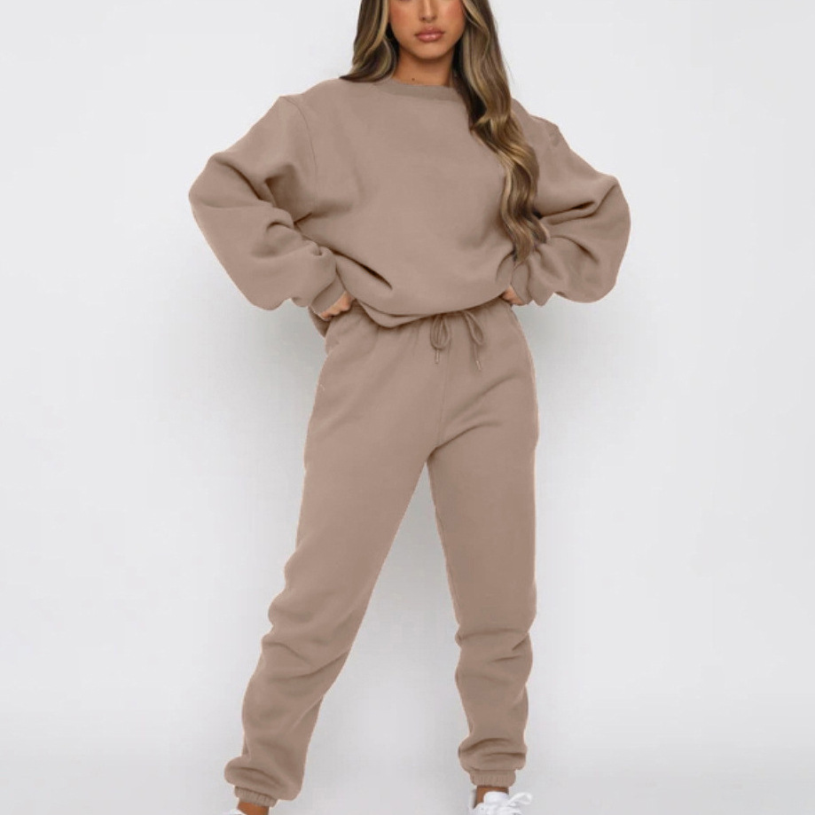 Gezellige trui en broek voor dames, biedt comfort en stijl voor elke dag