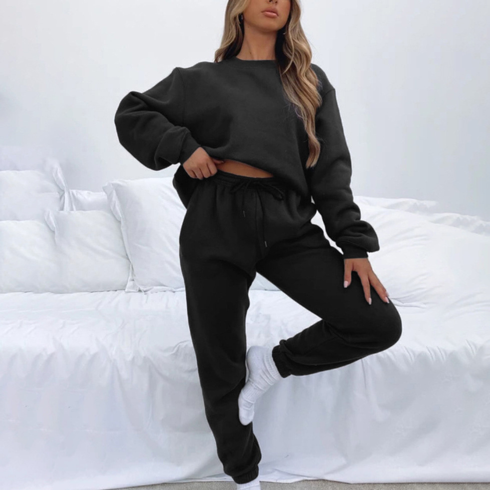 Gezellige trui en broek voor dames, biedt comfort en stijl voor elke dag