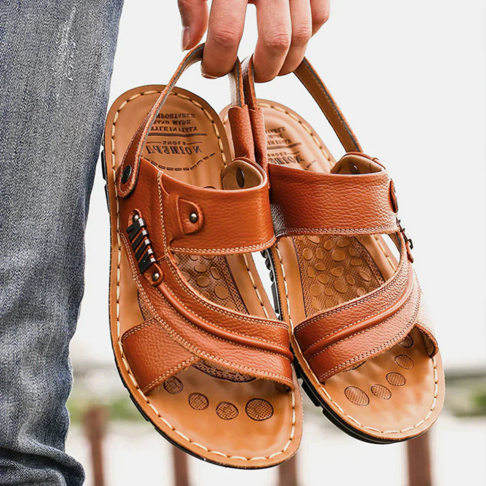 Klassieke strandsandalen voor de zomer met een lichtgewicht design en antislipzool.