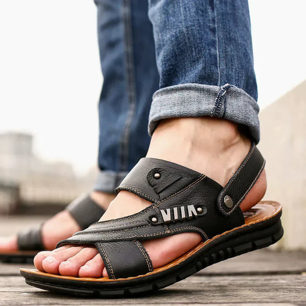 Klassieke strandsandalen voor de zomer met een lichtgewicht design en antislipzool.