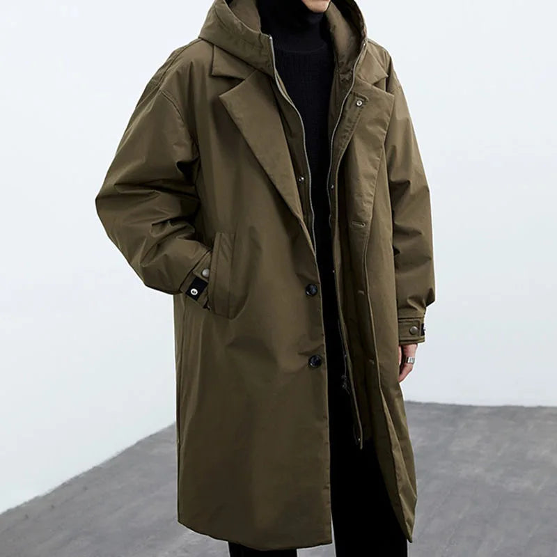 Moderne, minimalistische trenchcoat voor heren met een slanke pasvorm en elegante stijl