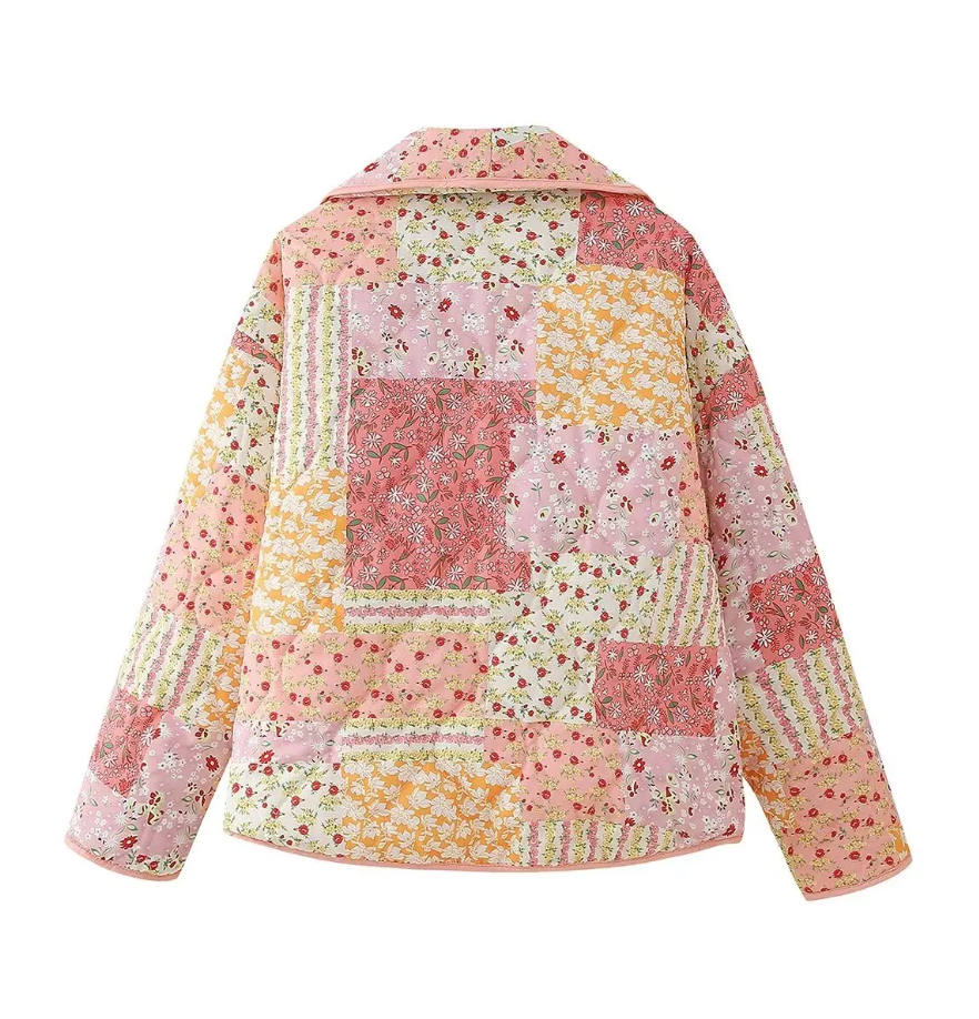 Modieuze winterjas voor dames met een opvallend ontwerp, ideaal voor herfst- en winterdagen.