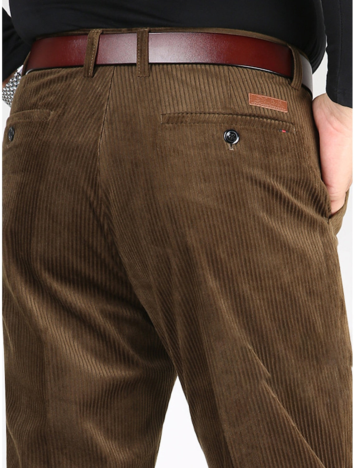 Modieuze corduroy zomerbroek voor heren met stijlvolle zakken - ideaal voor een moderne zomerlook.