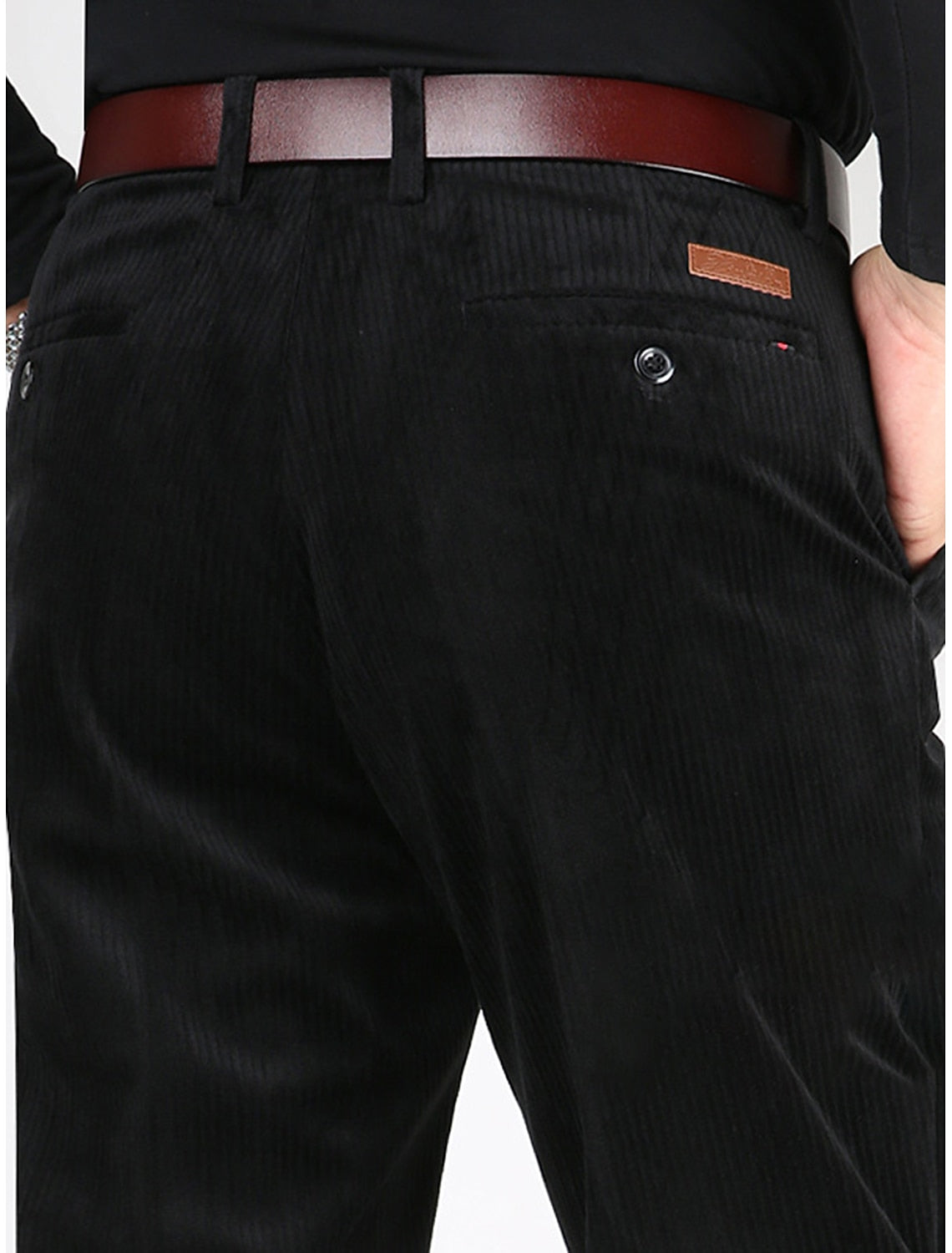 Modieuze corduroy zomerbroek voor heren met stijlvolle zakken - ideaal voor een moderne zomerlook.