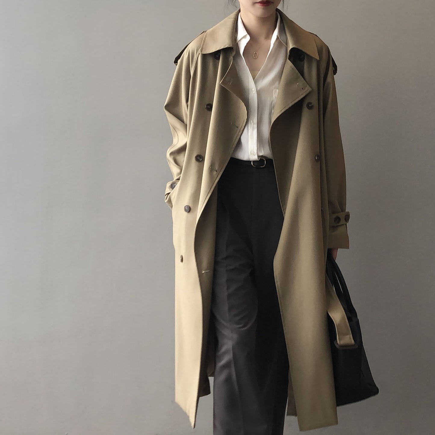 Eersteklas trenchcoat voor dames, elegant en van hoge kwaliteit, perfect voor stijlvolle verschijningen.