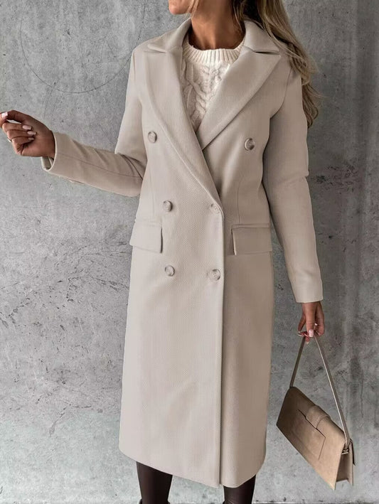 Stijlvolle lange winterjas voor vrouwen met elegant ontwerp en warme voering, ideaal voor koude dagen.