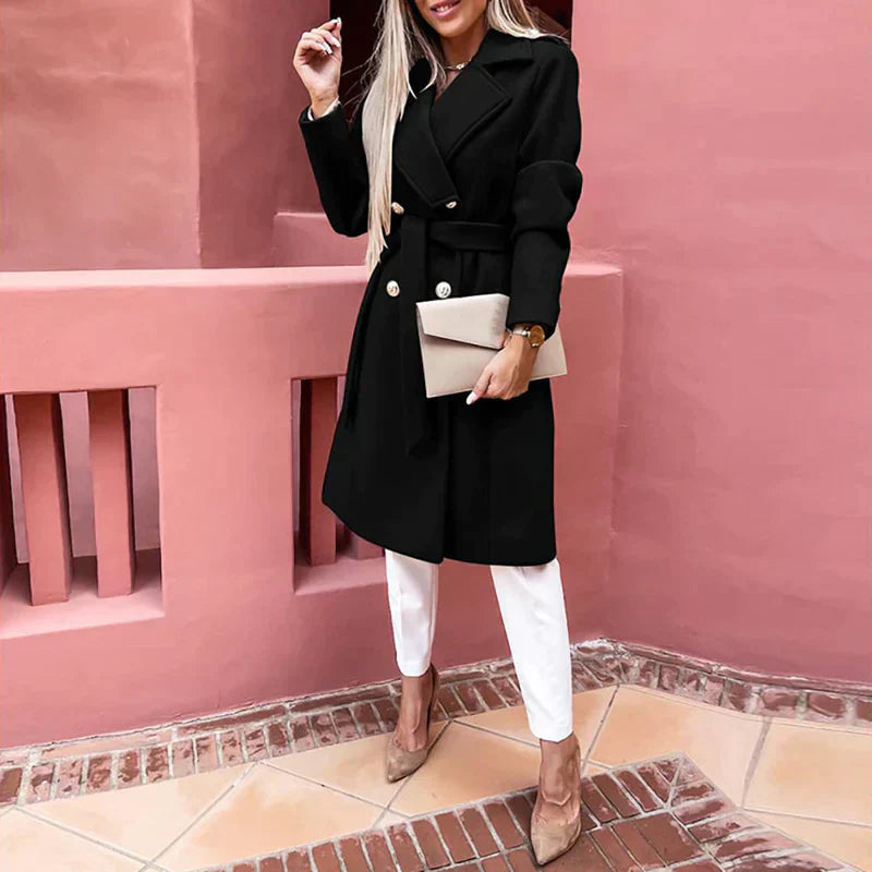 Stijlvolle winterjas voor dames, ideaal voor koude herfst- en winterdagen, combineert elegantie met warmte en comfort.
