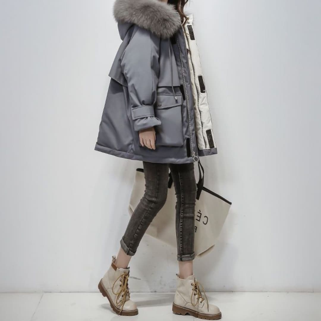 Modieuze winterparka met rand van imitatiebont en tijdloos ontwerp.