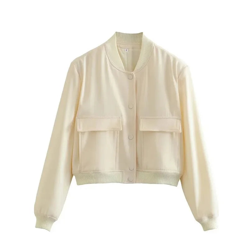 Trendy warm baseballjack voor dames, ideaal voor herfst- en winterdagen.