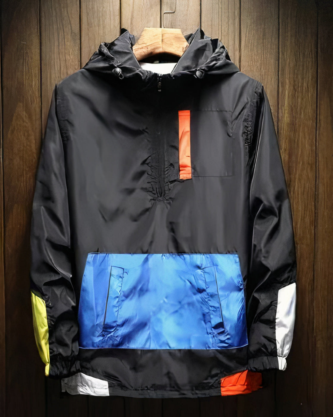 Trendy waterdicht jack met capuchon voor heren met een moderne look en verstelbare capuchon.