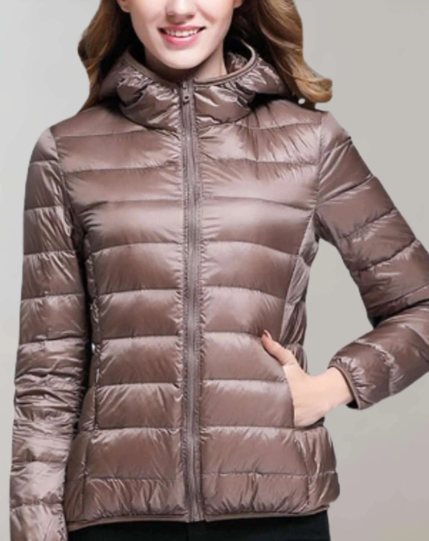 Ultralicht gewatteerd donsjack voor dames, ideaal voor herfst- of winterdagen, lichtgewicht en waterafstotend