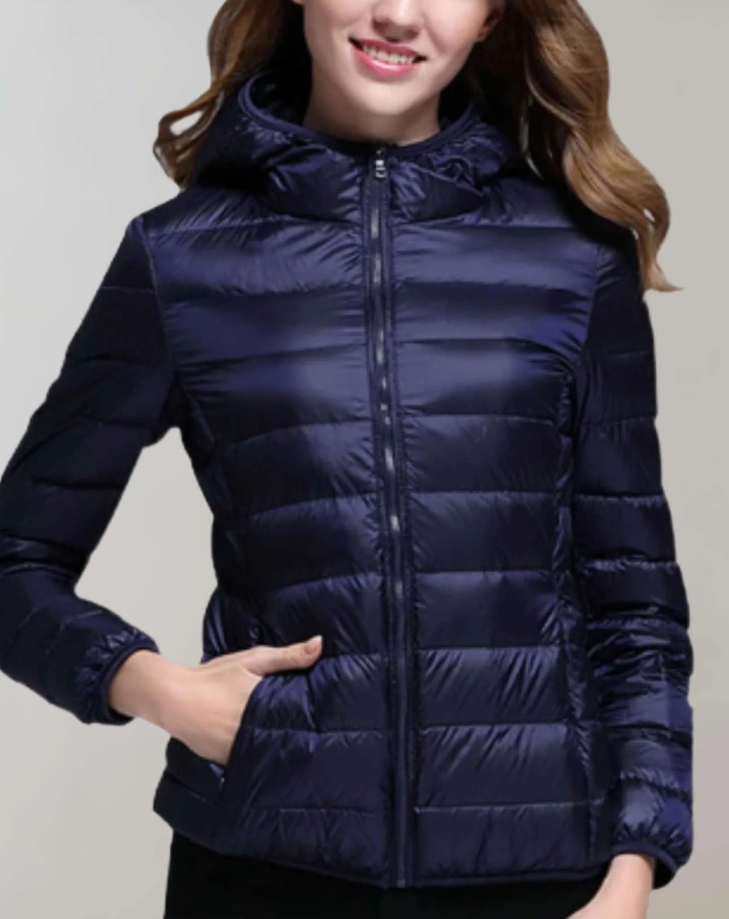 Ultralicht gewatteerd donsjack voor dames, ideaal voor herfst- of winterdagen, lichtgewicht en waterafstotend