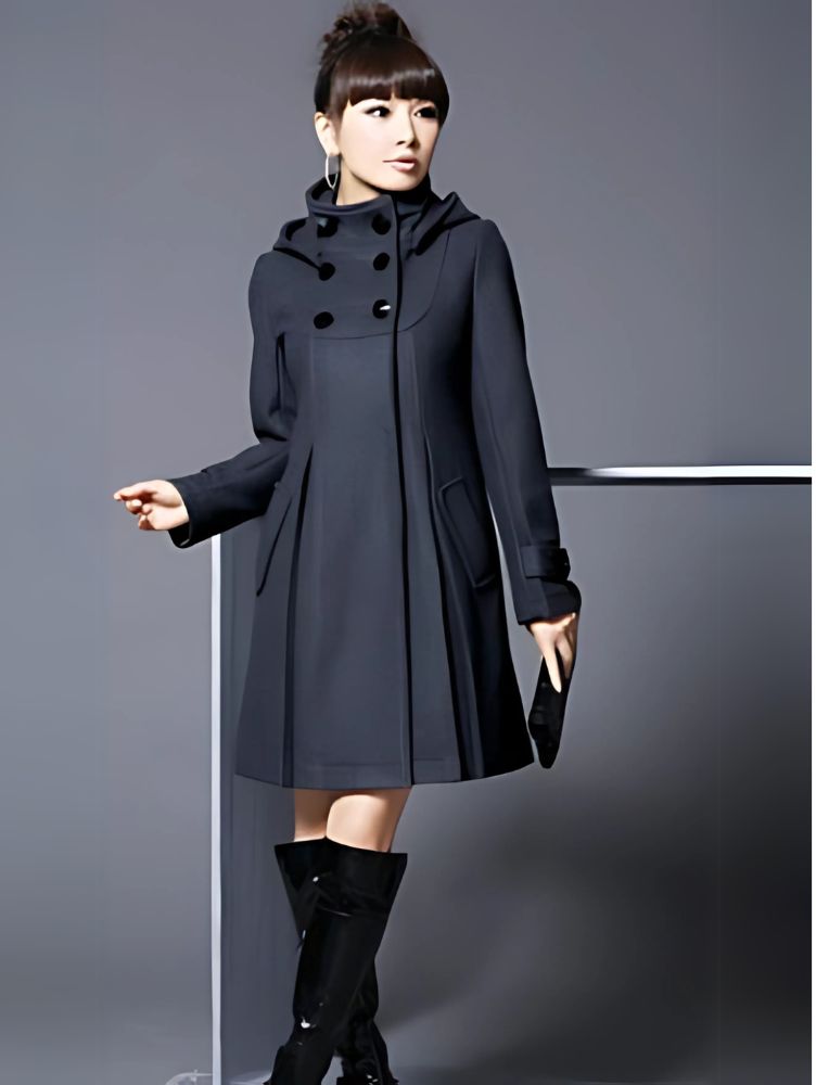 Veelzijdige lange winterjas met elegante snit en warme voering, ideaal voor elke winterse gelegenheid.
