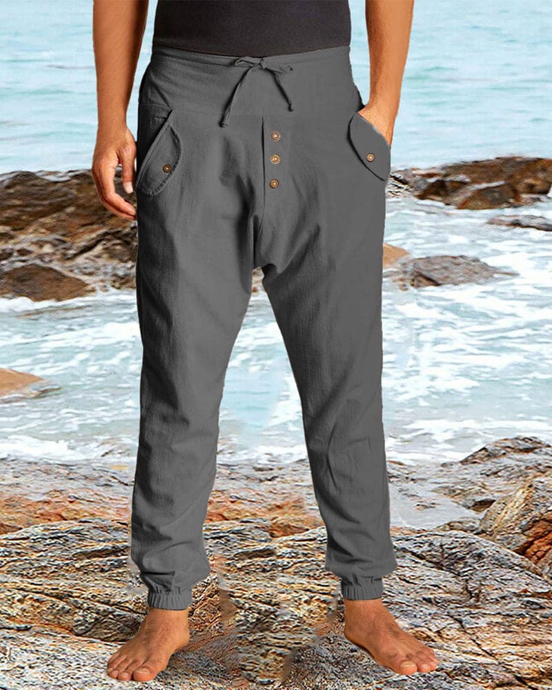 Veelzijdige zomerbroek voor heren, gemaakt van ademend materiaal en met een comfortabele snit.