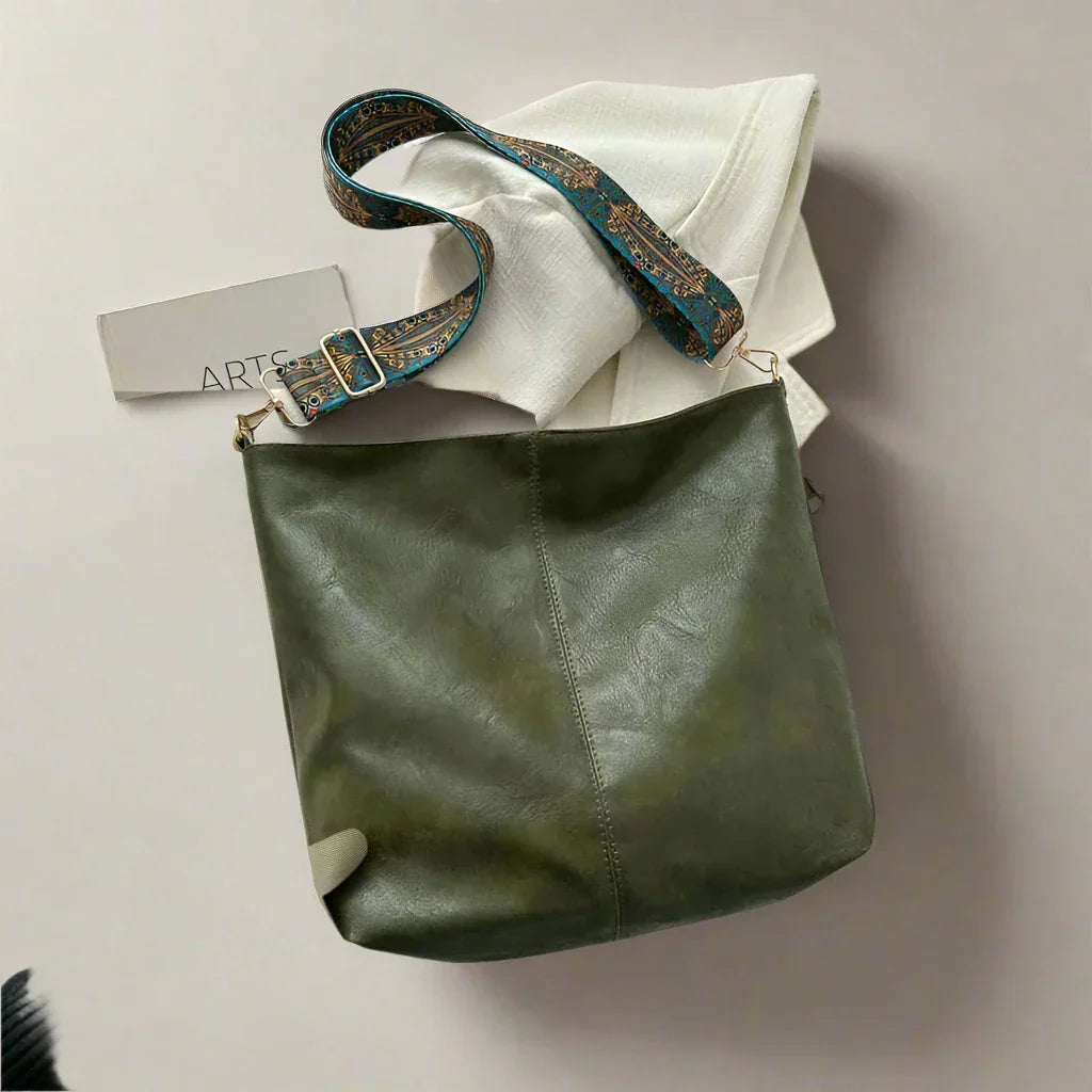 Vintage leren schoudertas voor vrouwen, gemaakt van hoogwaardig leer met verstelbare schouderriem en ruim binnenvak, ideaal voor dagelijks gebruik en speciale gelegenheden.