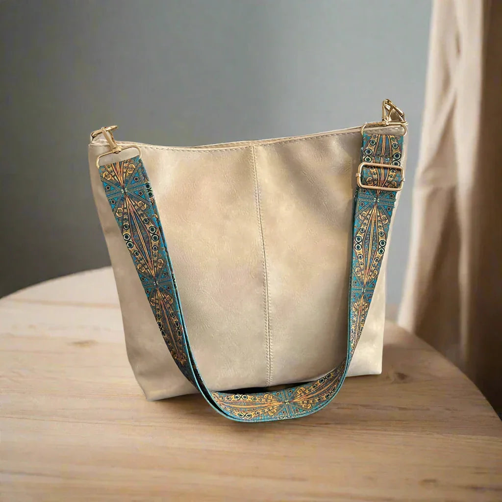Vintage leren schoudertas voor vrouwen, gemaakt van hoogwaardig leer met verstelbare schouderriem en ruim binnenvak, ideaal voor dagelijks gebruik en speciale gelegenheden.