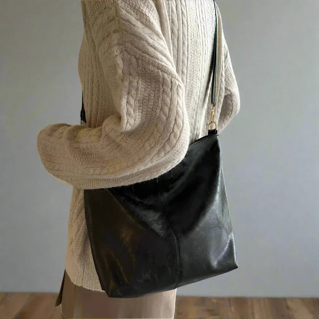 Vintage leren schoudertas voor vrouwen, gemaakt van hoogwaardig leer met verstelbare schouderriem en ruim binnenvak, ideaal voor dagelijks gebruik en speciale gelegenheden.