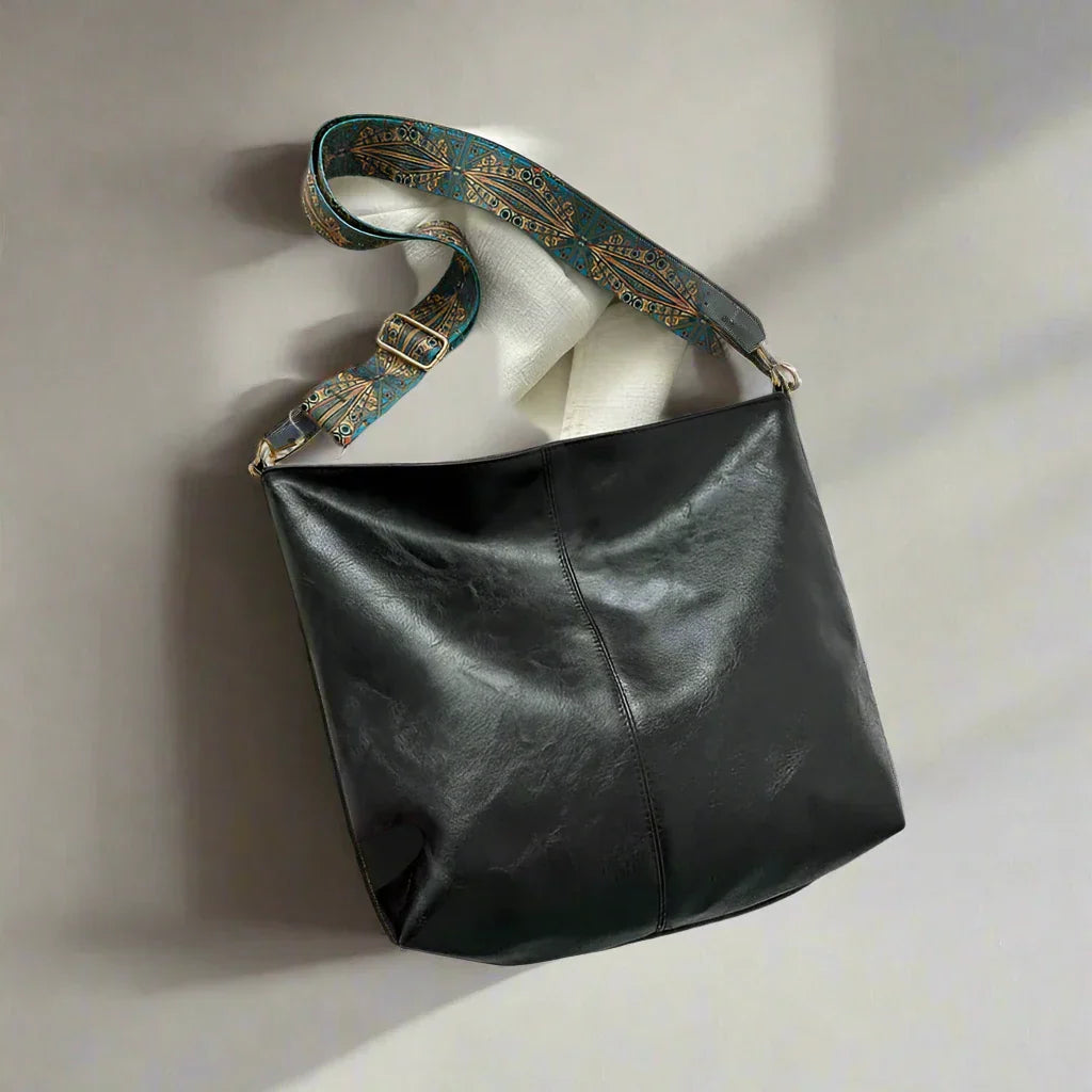 Vintage leren schoudertas voor vrouwen, gemaakt van hoogwaardig leer met verstelbare schouderriem en ruim binnenvak, ideaal voor dagelijks gebruik en speciale gelegenheden.
