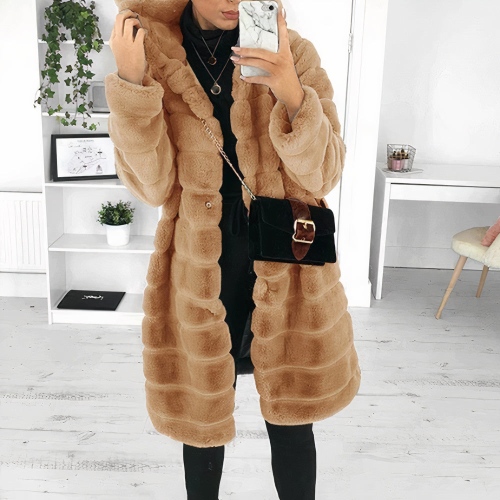 Warme, pluizige winterjas voor dames, perfect voor koude herfst- en winterdagen.