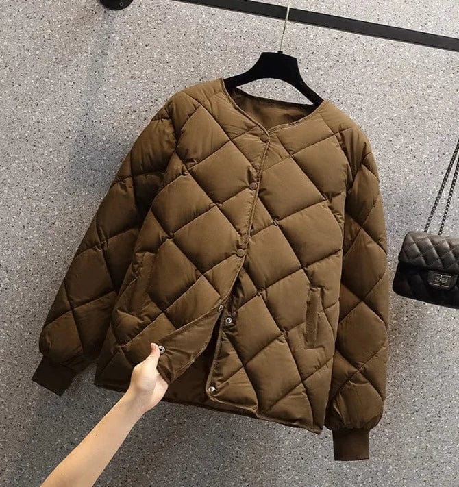 Warme winterjas voor dames met een modern ontwerp, perfect voor koude herfst- en winterdagen.