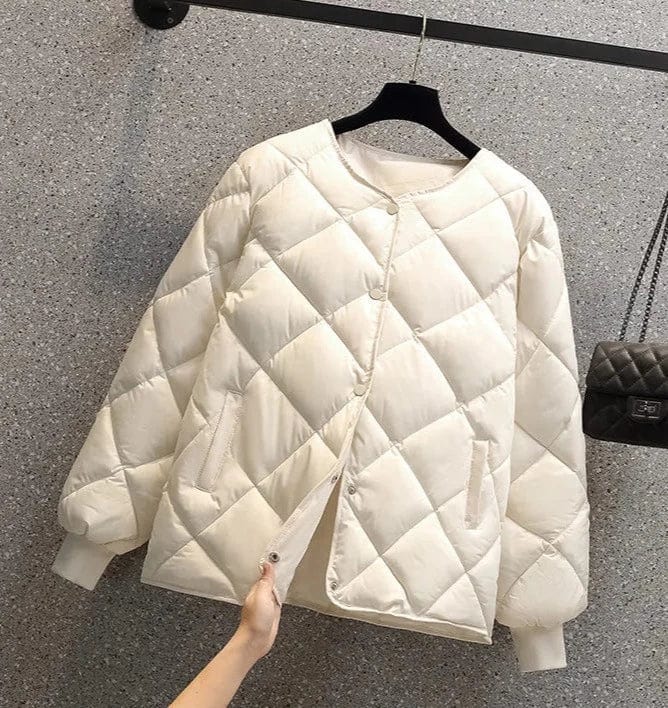 Warme winterjas voor dames met een modern ontwerp, perfect voor koude herfst- en winterdagen.