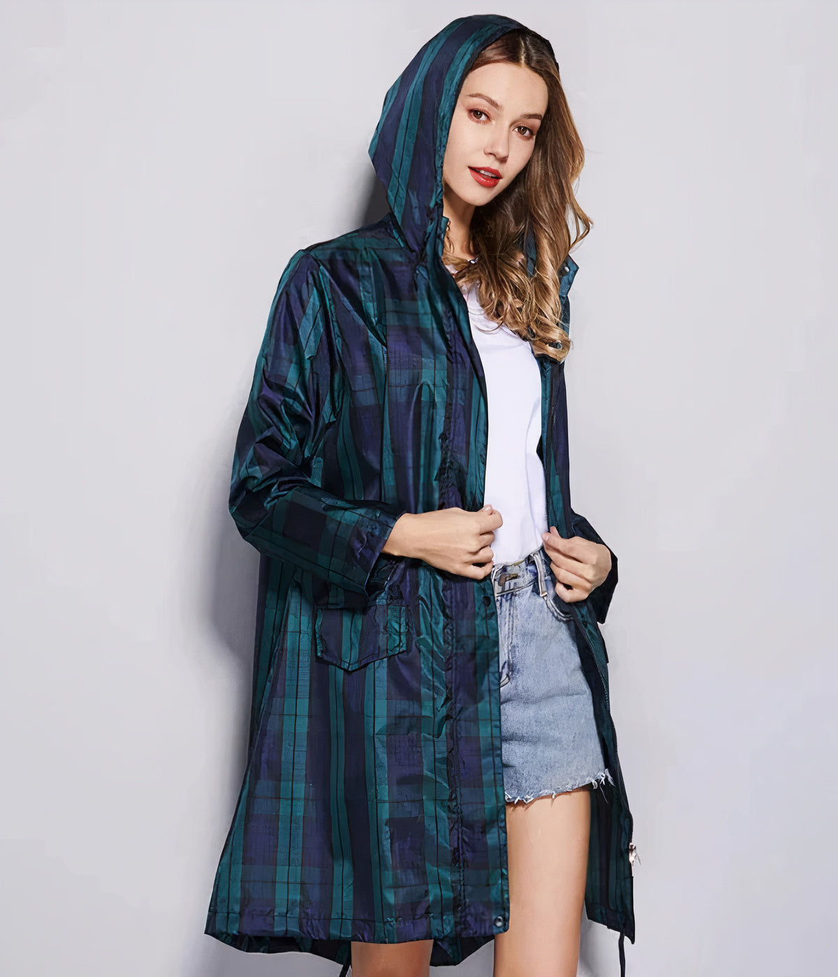 Waterdichte casual jas voor dames met capuchon, ideaal voor regenachtige herfst- en winterdagen.
