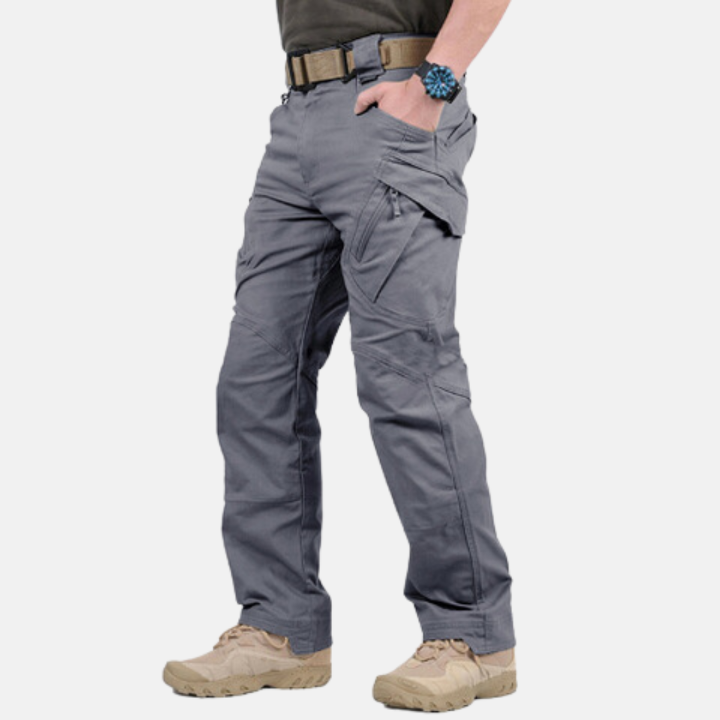 Waterdichte cargo broek voor heren, ideaal voor buitenactiviteiten in alle weersomstandigheden