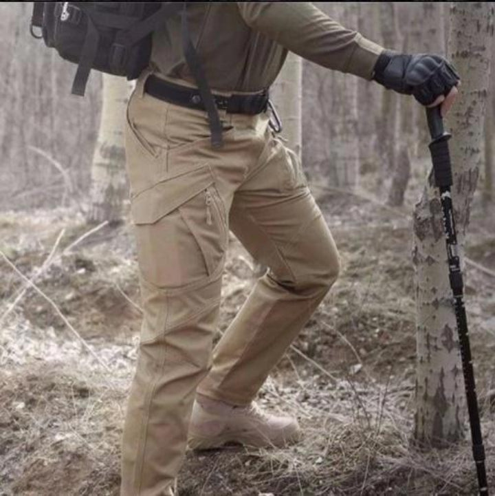 Waterdichte cargo broek voor heren, ideaal voor buitenactiviteiten in alle weersomstandigheden
