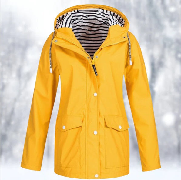 Weerbestendige jas voor dames, ideaal voor herfst- en winterdagen, met winddicht en waterdicht materiaal en verstelbare capuchon.