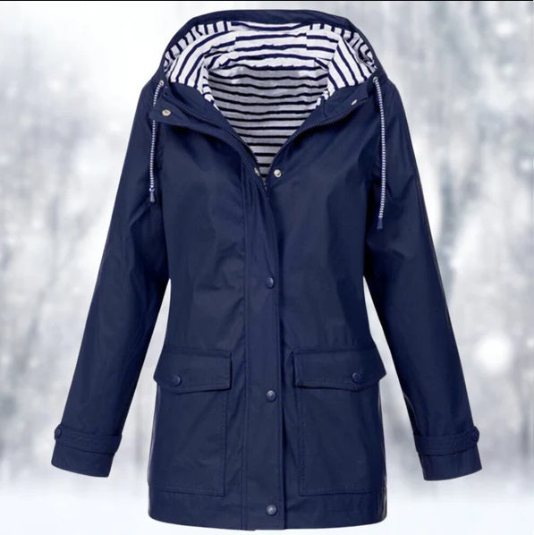Weerbestendige jas voor dames, ideaal voor herfst- en winterdagen, met winddicht en waterdicht materiaal en verstelbare capuchon.