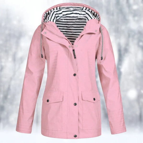 Weerbestendige jas voor dames, ideaal voor herfst- en winterdagen, met winddicht en waterdicht materiaal en verstelbare capuchon.