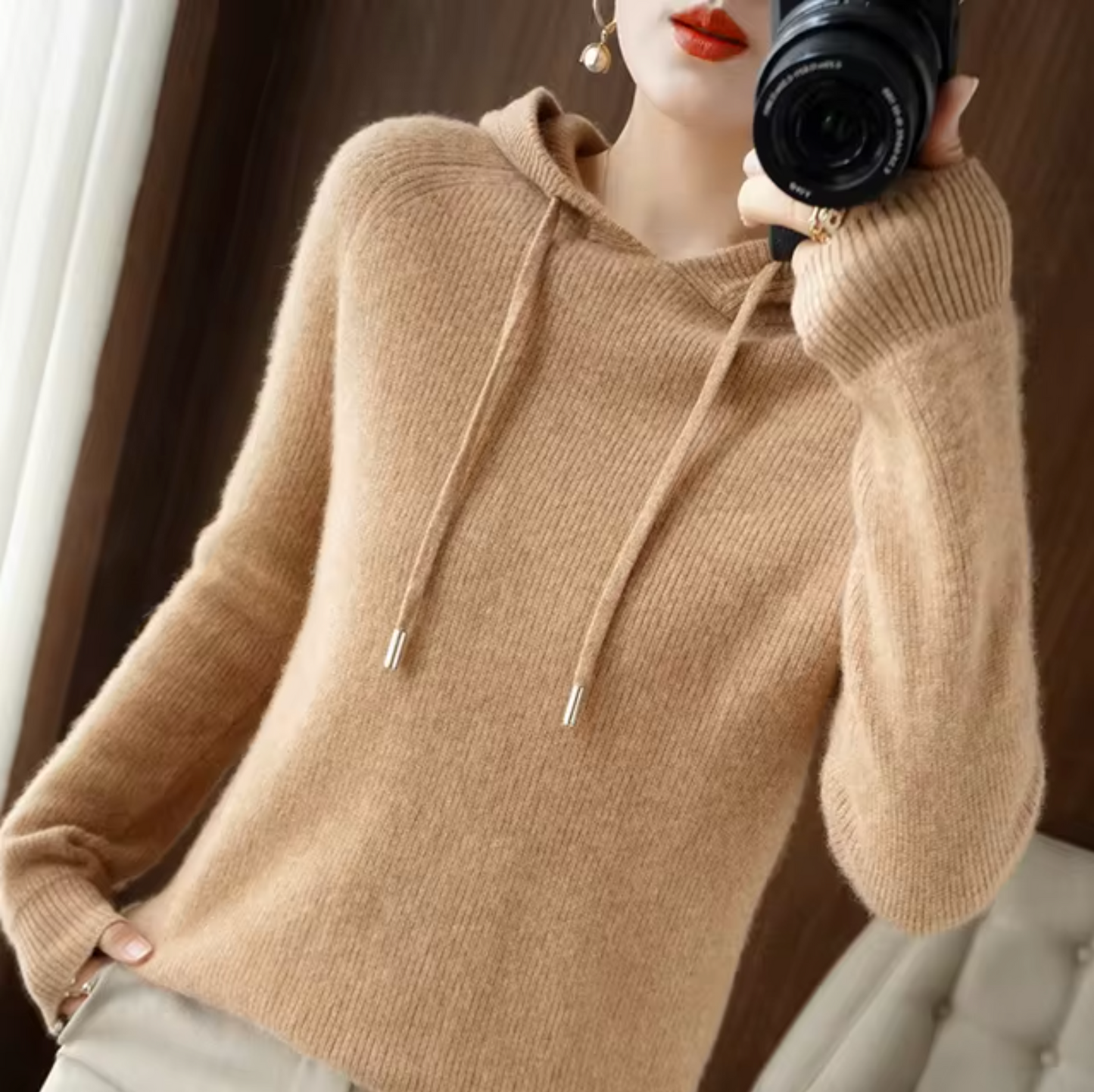 Warme gebreide hoodie voor dames, ideaal voor koude winterdagen