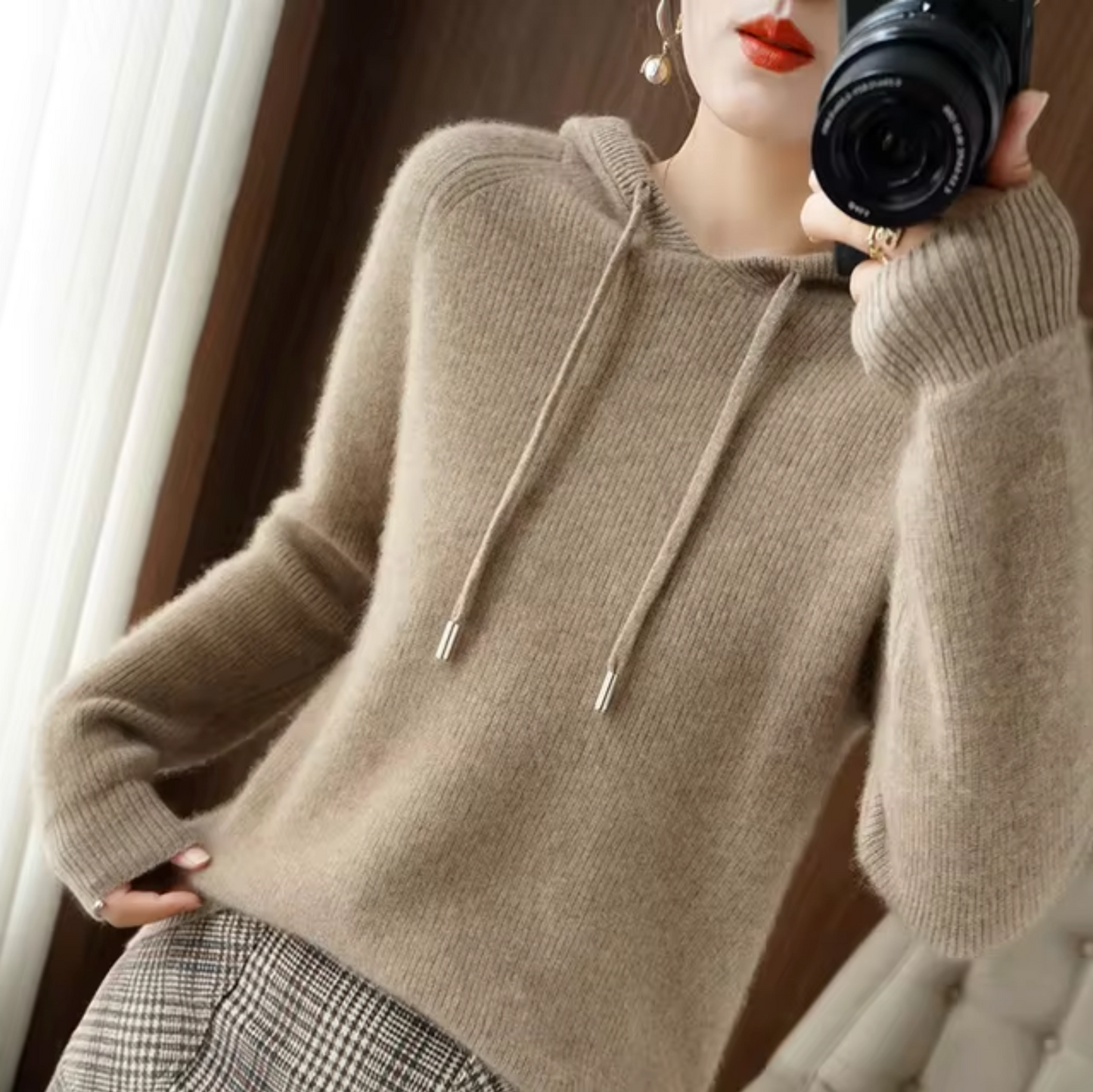Warme gebreide hoodie voor dames, ideaal voor koude winterdagen