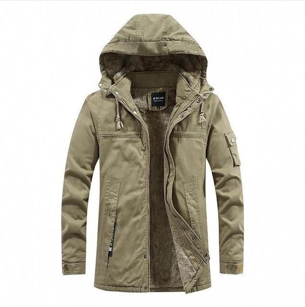 Winterjas met capuchon voor mannen, biedt warmte, bescherming en stijl in de winter.