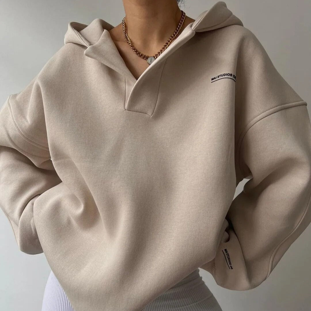 Zachte, modieuze damestrui met capuchon, ideaal voor frisse dagen en casual vrijetijdslooks.