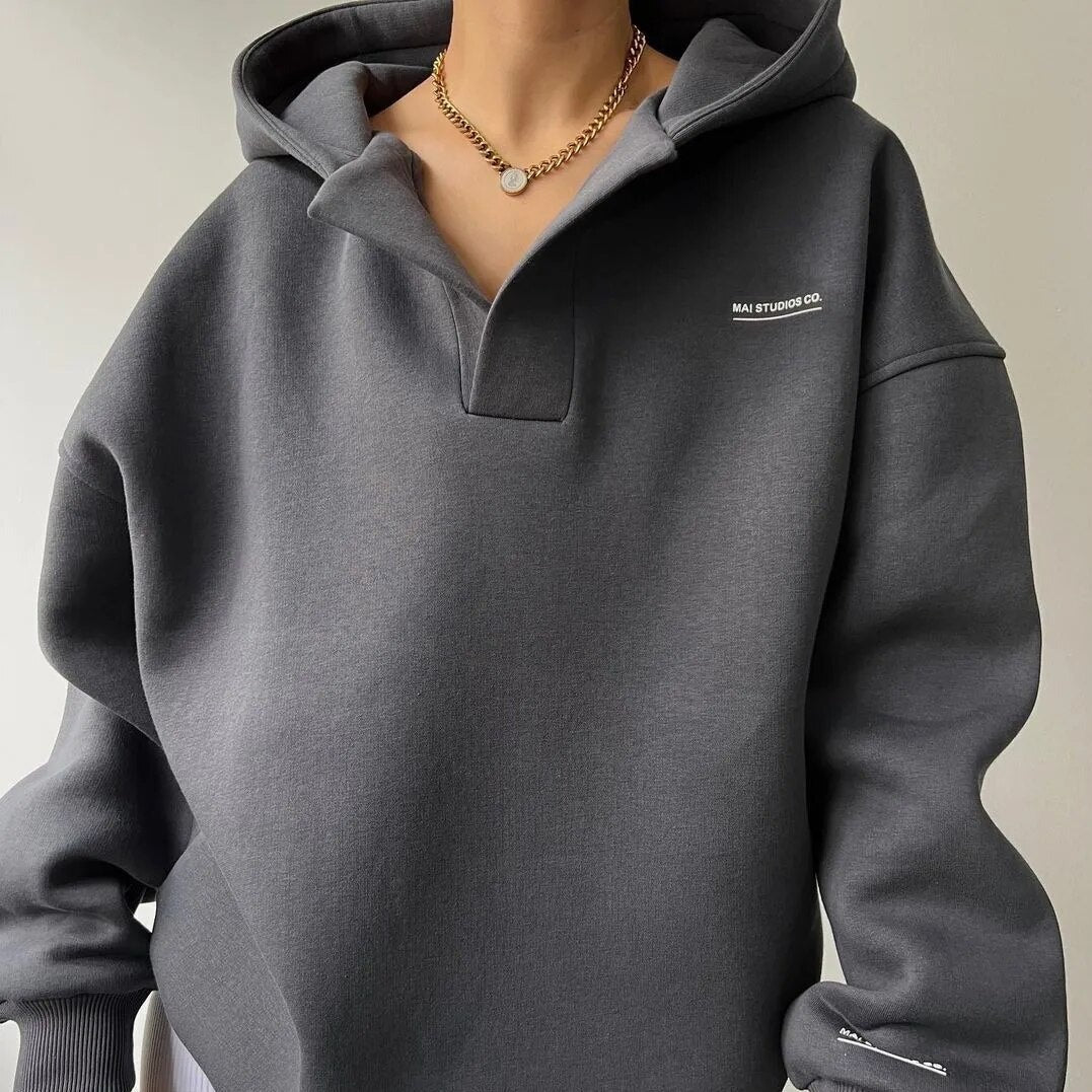 Zachte, modieuze damestrui met capuchon, ideaal voor frisse dagen en casual vrijetijdslooks.