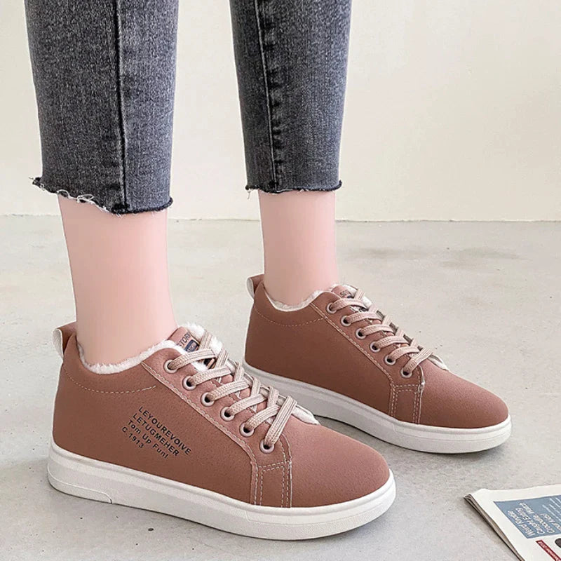 Fluwelen sneakers die klaar zijn voor de herfst: maak je klaar voor de herfst! - April