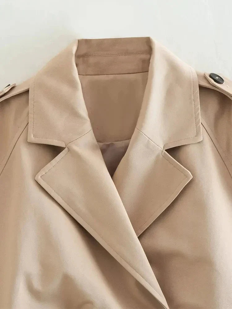 Modieuze bijgesneden trenchcoat voor dames - Alvira