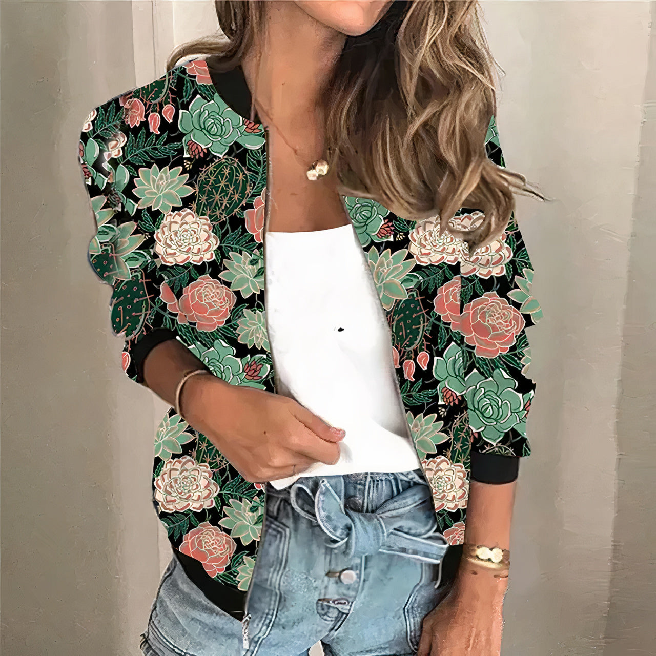 Bedrukte zip-up jas met heldere spetterprint, lichtgewicht materiaal en ritssluiting aan de voorkant, ideaal om een opvallende touch toe te voegen aan casual outfits.