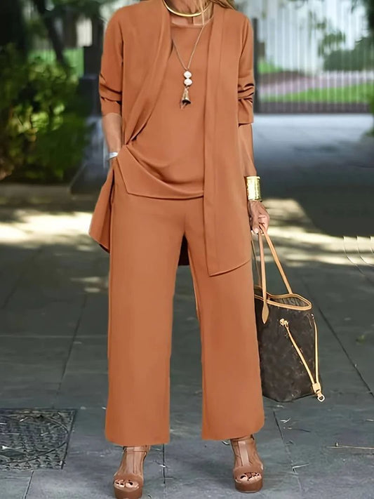 Comfortabele driedelige zomerset voor dames met losse pasvorm en stijlvolle uitstraling.

