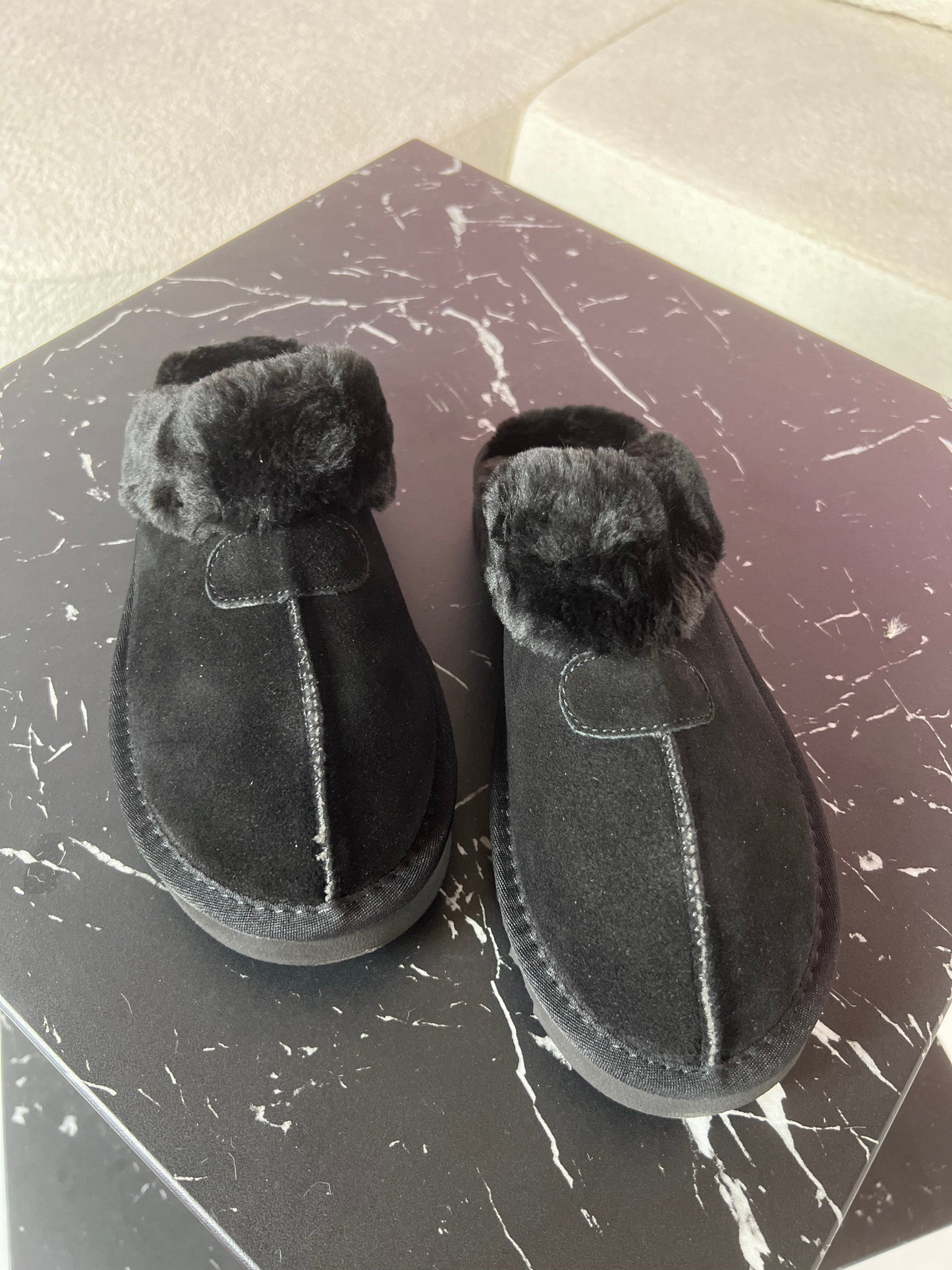 Comfortabele en warme pantoffels voor dames, ideaal voor de herfst en winter, met zachte voering en antislipzool voor behaaglijk comfort.