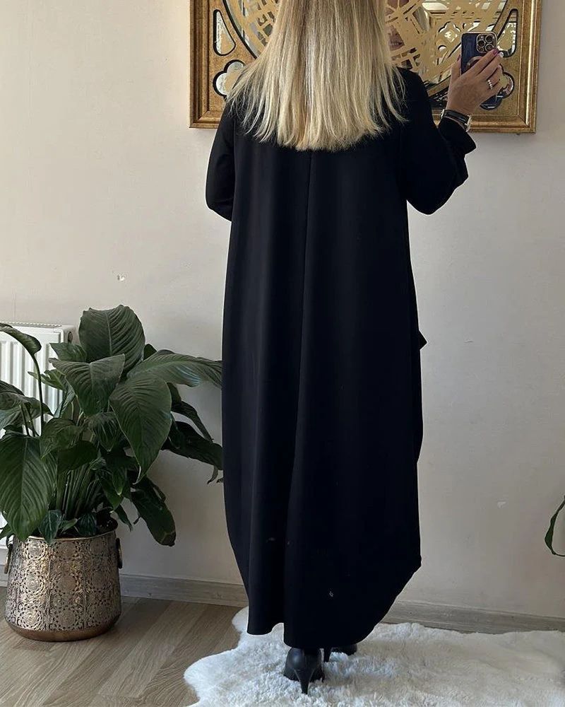 Eenvoudige jurk met een ronde halslijn, losse pasvorm, klassieke ronde halslijn en steekzakken voor een comfortabele en veelzijdige look.