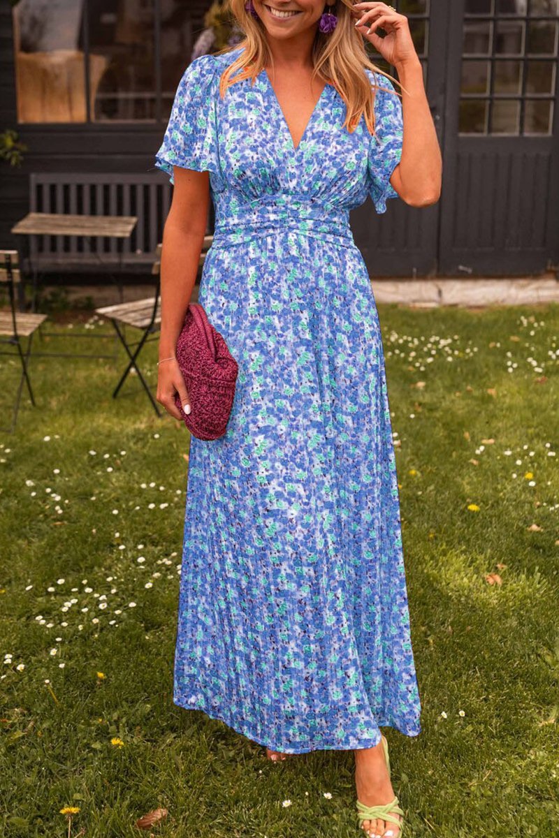 Elegante bloemenjurk voor de zomer met vloeiende stof en romantisch ontwerp