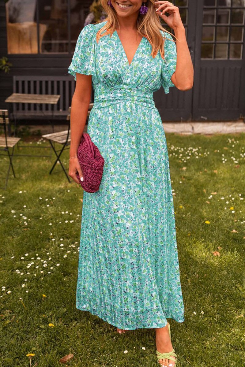 Elegante bloemenjurk voor de zomer met vloeiende stof en romantisch ontwerp